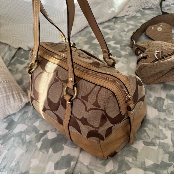 ⭐️Y2K Coach tan Signature Print Jacquard Satchel hand/Shoulder Bag⭐️ - Picture 3 of 5